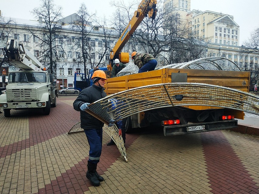 Идет установка конструкций