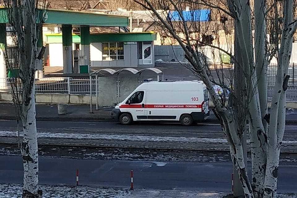 Позвонить в экстренные службы также можно по короткому номеру (МЧС — 101, полиция — 102, скорая медпомощь — 103 (городской — 0623053563), аварийная служба газа — 104 (городской — 0623021081). Фото: vk.com