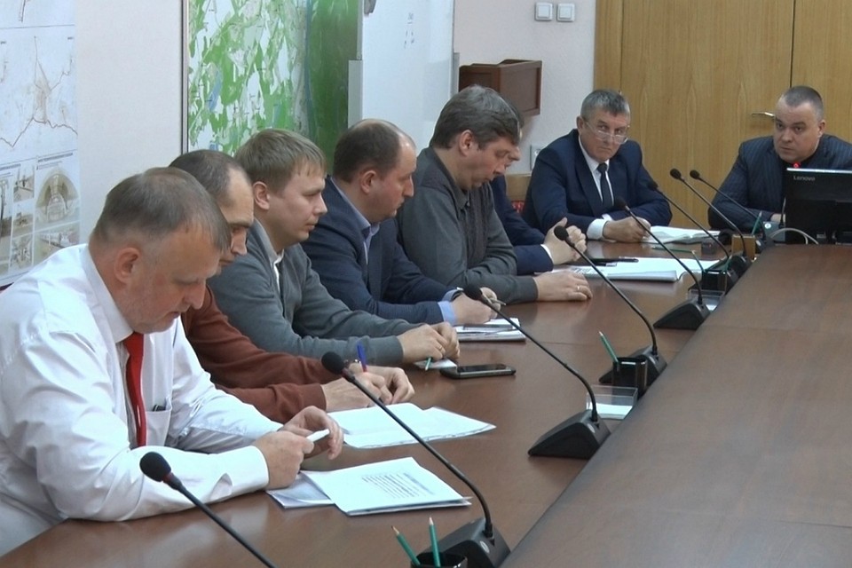 Глава городской администрации назвал отговорки дорожников "плюшевыми". Фото: admkirov.ru