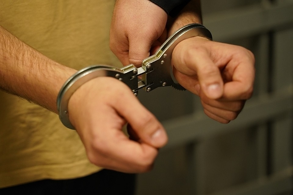 В селе Ровное Рязанского района полицейские предотвратили убийство женщины, на которую с ножом напал ее младший брат.