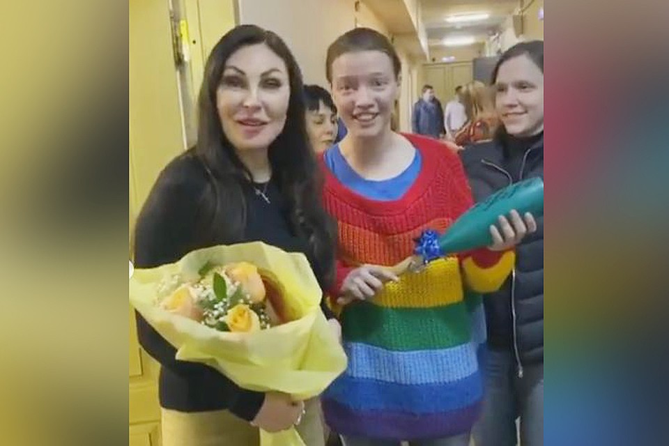 Звезда сериала "Счастливы вместе" приехала в родной город со спектаклем "Подкаблучники".