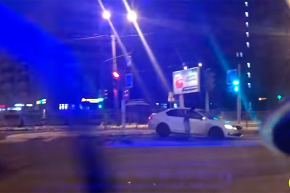 Лихача на Skoda Octavia сотрудники ДПС ловили ночью 4 декабря в Калининском районе города.