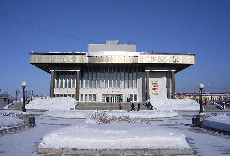 Это здание драмтеатра было построено больше 40 лет назад