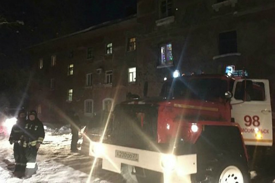Повреждено окно, обожжены конечности после хлопка газа в квартире в Комсомольске