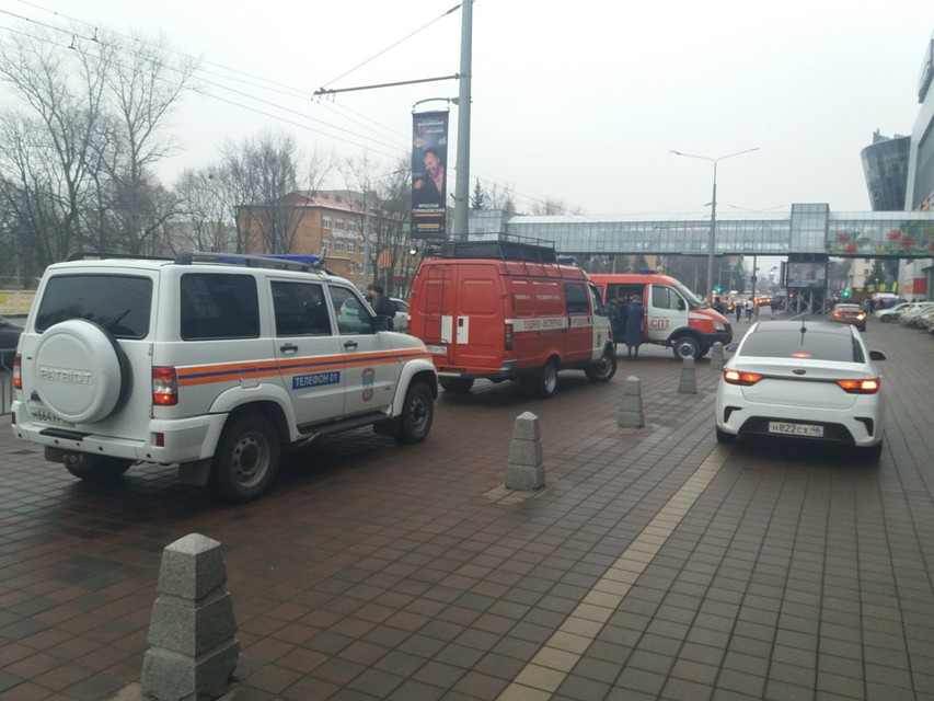 В целях безопасности со всего этажа были эвакуированы люди