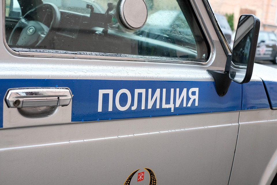Полиция разыскивает подростка, укравшего ящик с пожертвованиями.