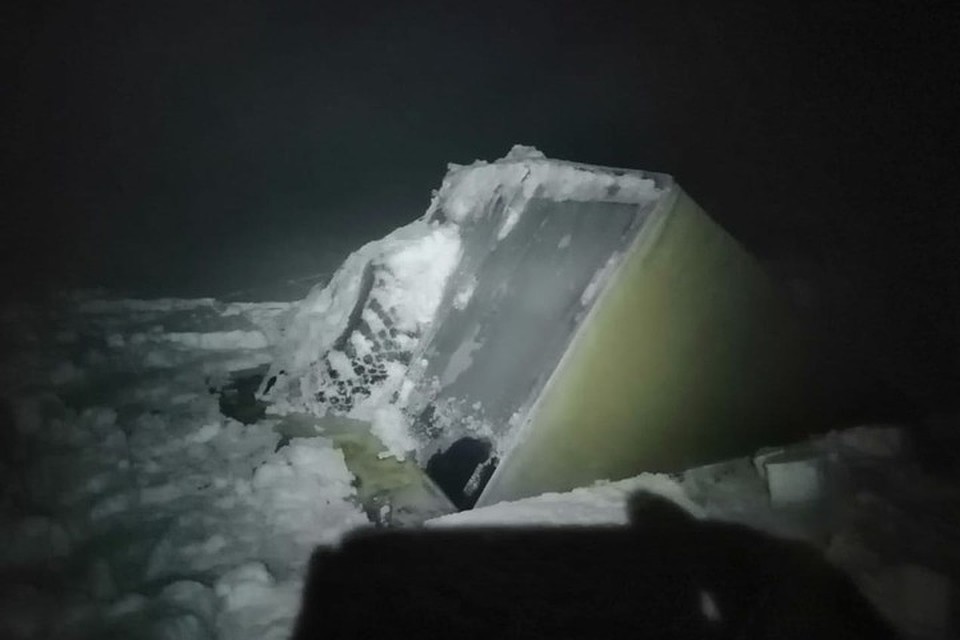 Тела погибших достали из воды.
