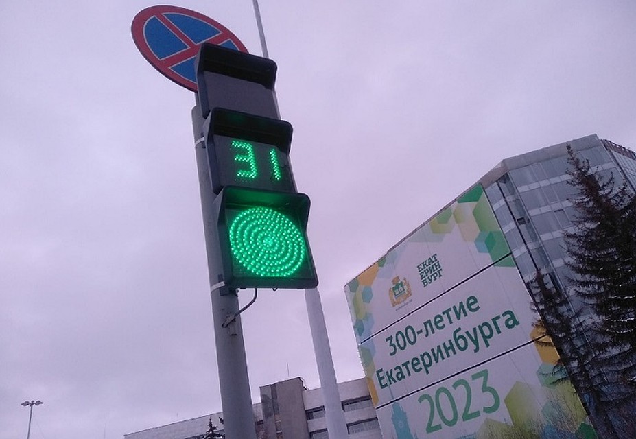 Новинки тоньше и ярче стандартных светодиодных светофоров