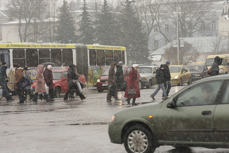Автобусы в выходные приходится ждать дольше.
