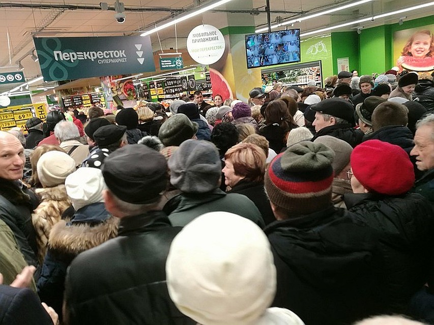 Первый «Перекресток» в Волгограде покупатели буквально брали штурмом.