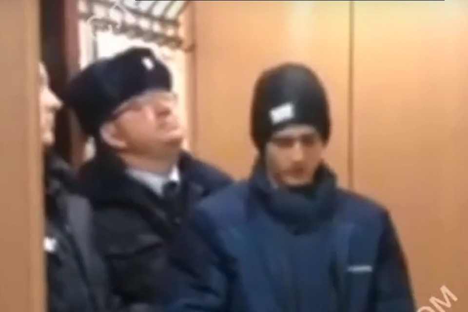 Сам Алексей уверяет, что это женщина первой пошла на него с ножом.