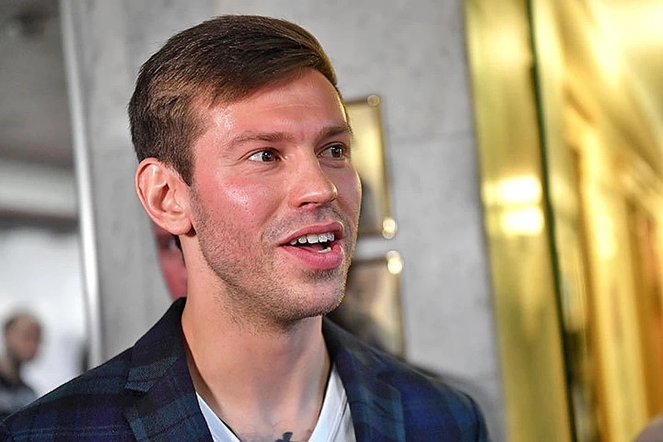 Федор Смолов, судя по всему, решил жениться