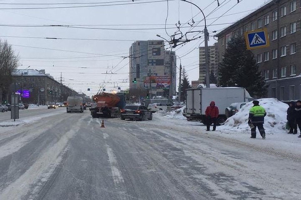 В Новосибирске автомобилист наехал на подростка и сломал ему ногу. Фото: пресс-служба ГИБДД