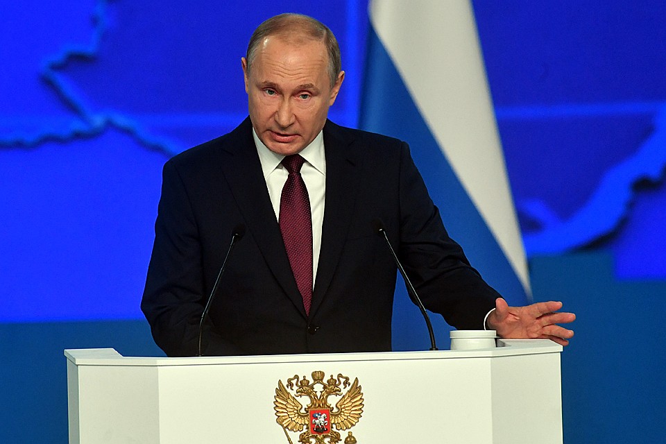 Путин: Россия должна оставаться сильной президентской республикой