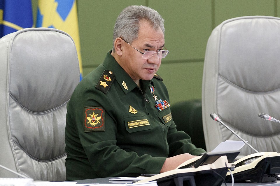 Министр обороны России Сергей Шойгу поздравил генсека ОДКБ Станислава Зася с вступлением в должность. Фото: Алексей Ерешко/ТАСС