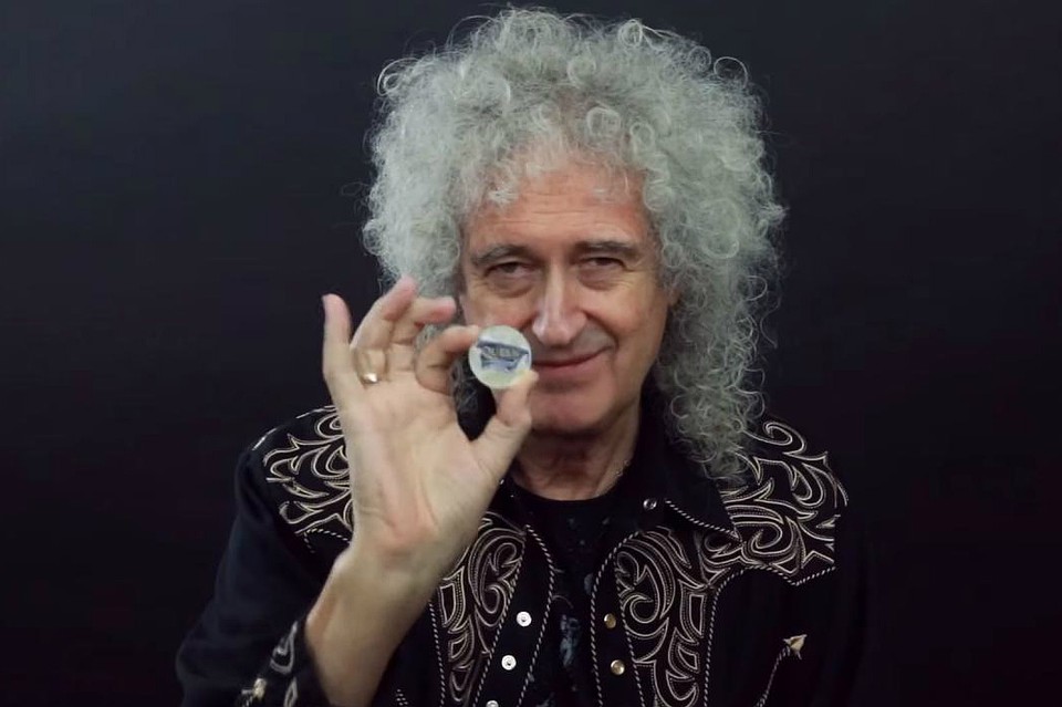Queen увековечили на британских пятифунтовых монетах
