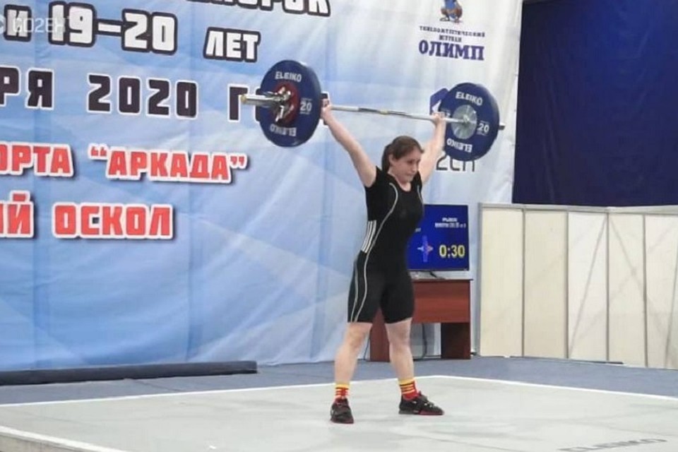 Девушка в сумме подняла 159 кг. Фото: пресс-служба администрации Ростова-на-Дону
