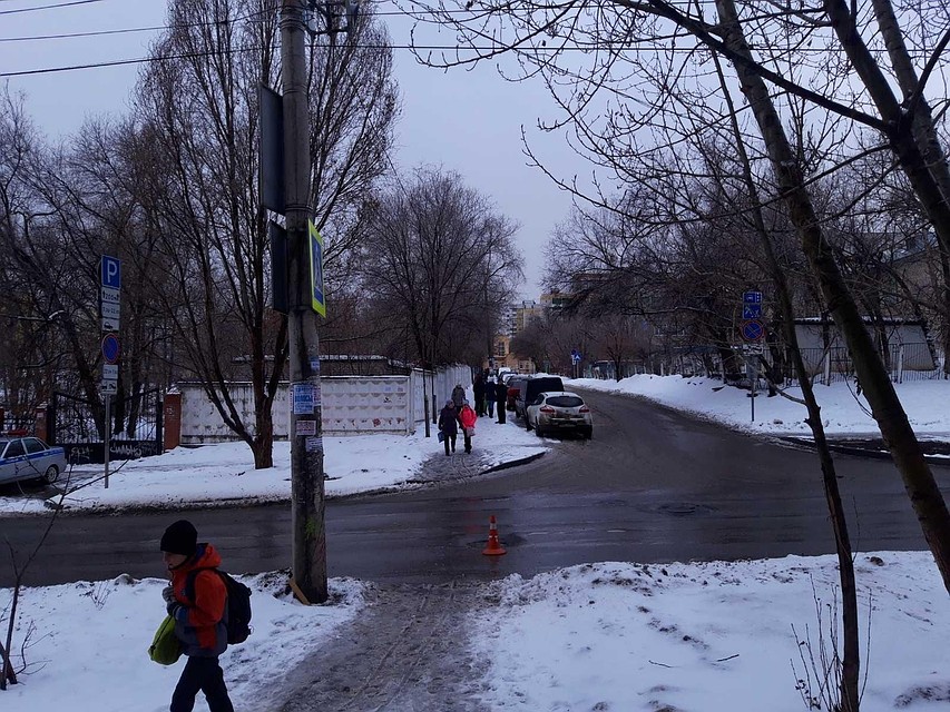 Пожилой автомобилист не пропустил подростка на пешеходном переходе