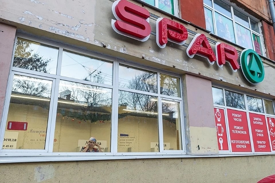 В Петербурге арестовали имущество горе-владельца сети магазинов Spar и "Семья".