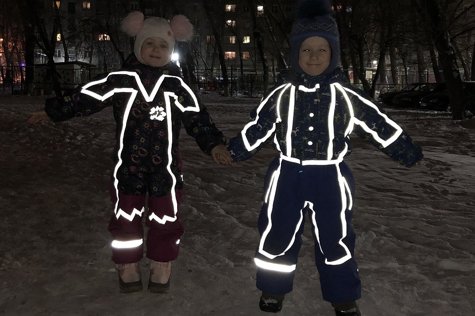 Заметные дети в темном городе - это здорово! Фото: группа "Нужно соблюдать ПДД!" vk.com