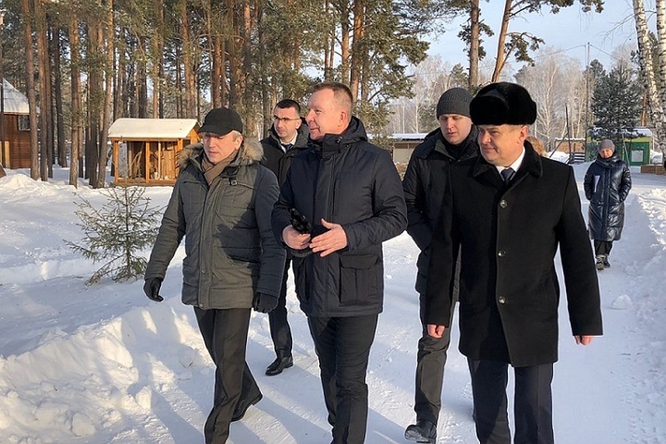 Губернатор Александр Моор посетил в Ярковском районе новую базу отдыха