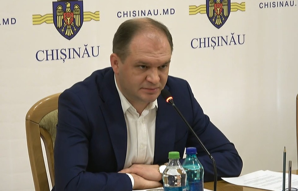 Пояснил градоначальник и то, почему в столице сложилась такая ужасающая ситуация с дорогами.