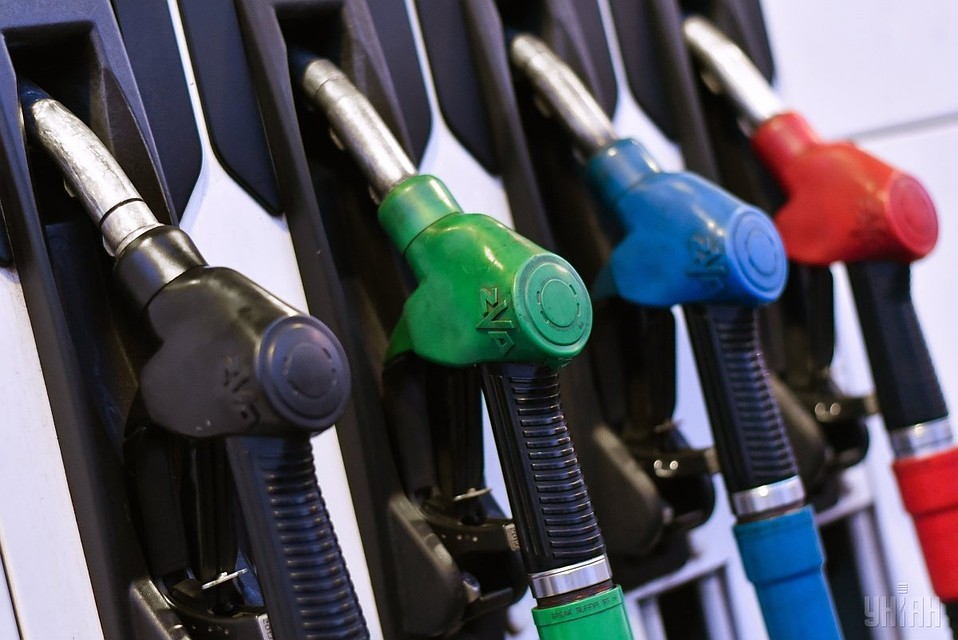 В Молдове один из крупнейших операторов рынка нефтепродуктов снизил цены на топливо