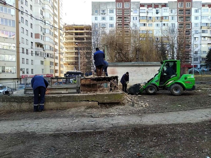 Без компромиссов: в Кишиневе продолжается снос киосков, рекламных панно и пристроек