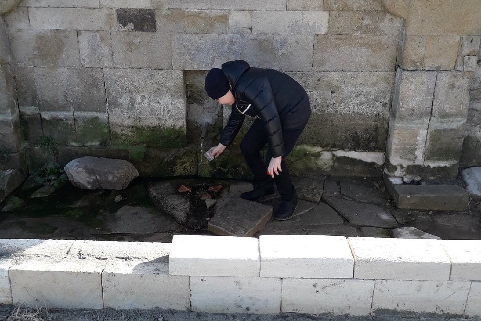 Источники приведут в порядок и сделают анализ воды, чтобы понять можно ли её пить. Фото: личный архив