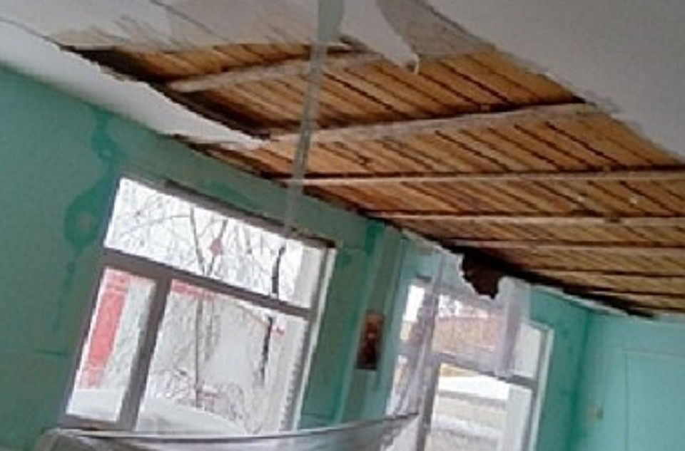 Салехардскую школу после ЧП с потолком проверяет прокуратура Фото: группа "Подслушано в Салехарде" vk.com