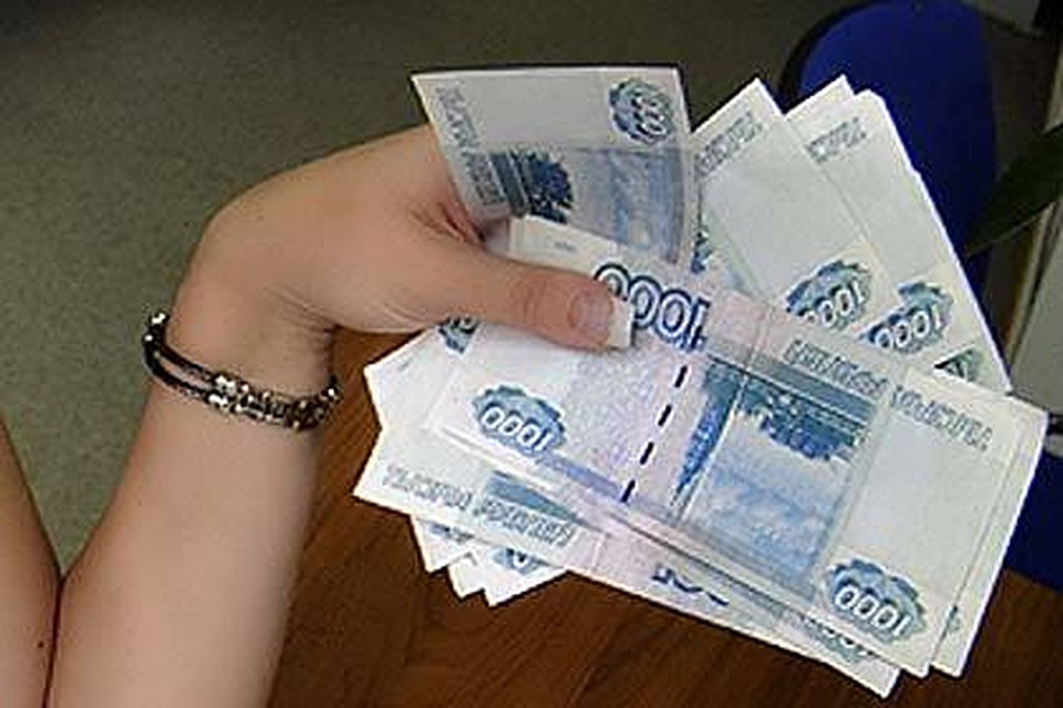 Мужчина предложил судебному приставу 12 тысяч рублей за решение его проблемы.