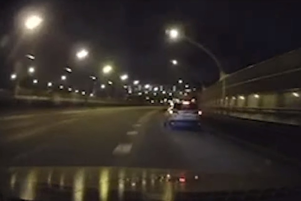 В Петербурге инспекторы ДПС гнались по ЗСД за бесправником на "Форде". Фото: vk.com/dorinspb