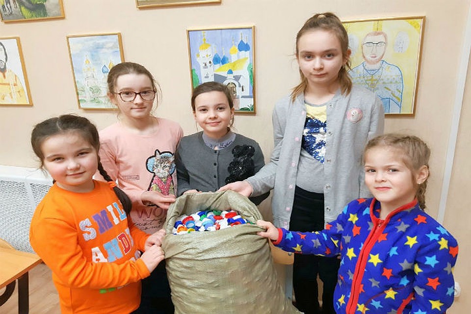 В среднем нужно собрать семь «Газелей» крышечек, чтобы купить одно инвалидное кресло для ребенка. ФОТО: пресс-служба Ярославской епархии