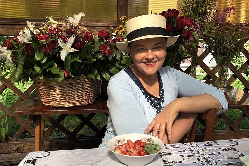62-летняя звезда фильмов "Чародеи" и "Экипаж" не думает унывать
