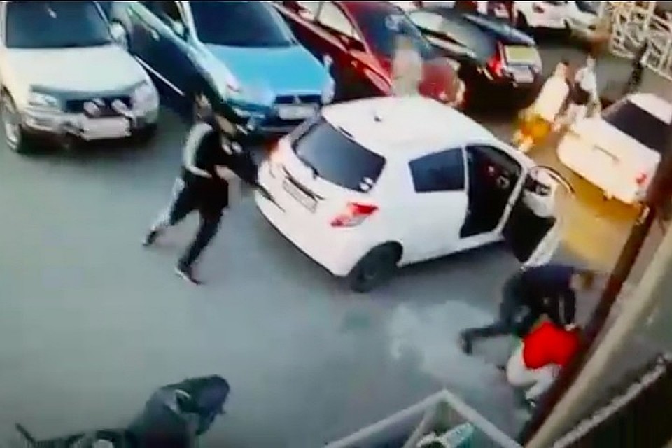 Вова стрелял из ружья по «Тойоте Витц»