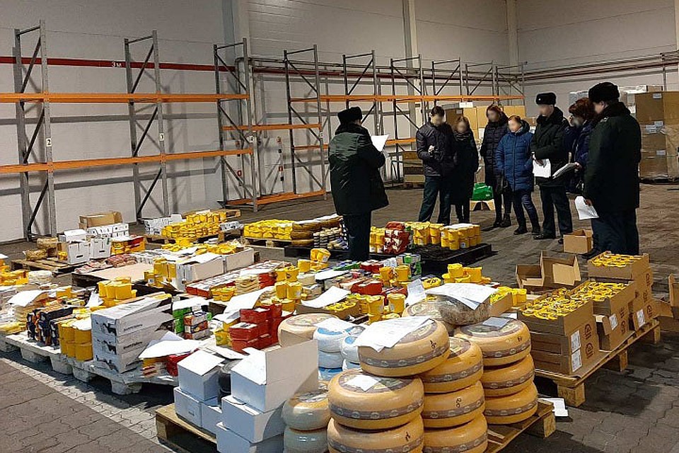 Полторы тонны санкционных продуктов отправили в печь.
