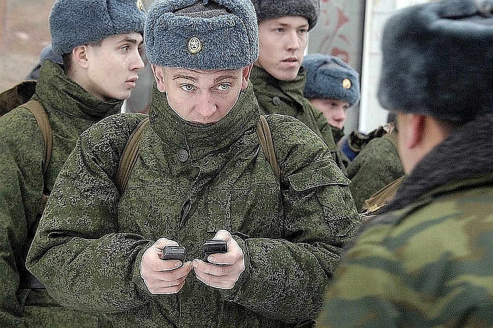Среди минусов военной службы называются опасность для жизни и постоянные командировки