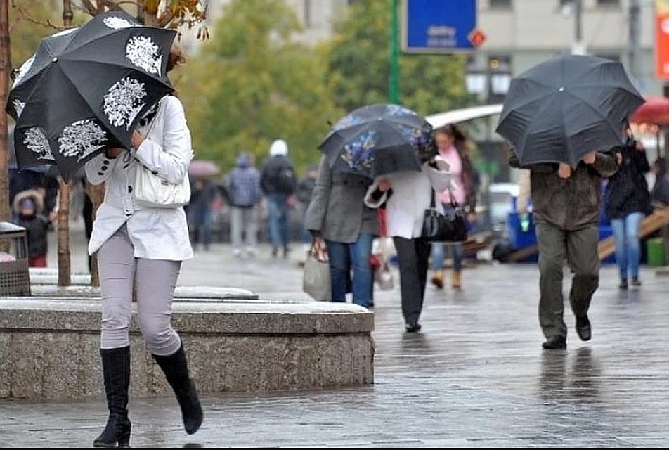 Дождь лить будет все выходные.