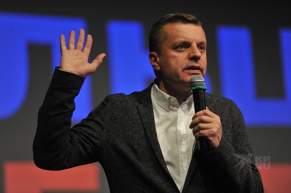 Леонид Парфенов показал в Екатеринбурге свой новый документальный фильм.