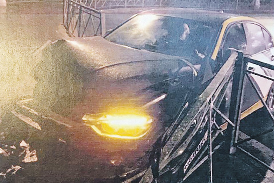 BMW разбита в хлам. Виновник аварии сбежал. А на невиновного завели уголовное дело.