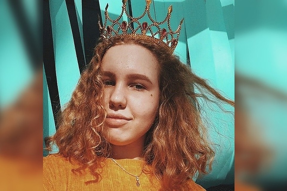 Настя рисует всю свою жизнь.