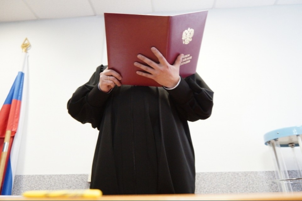 Суд решил, что за истязание и неисполнение обязанностей по воспитанию условного срока достаточно