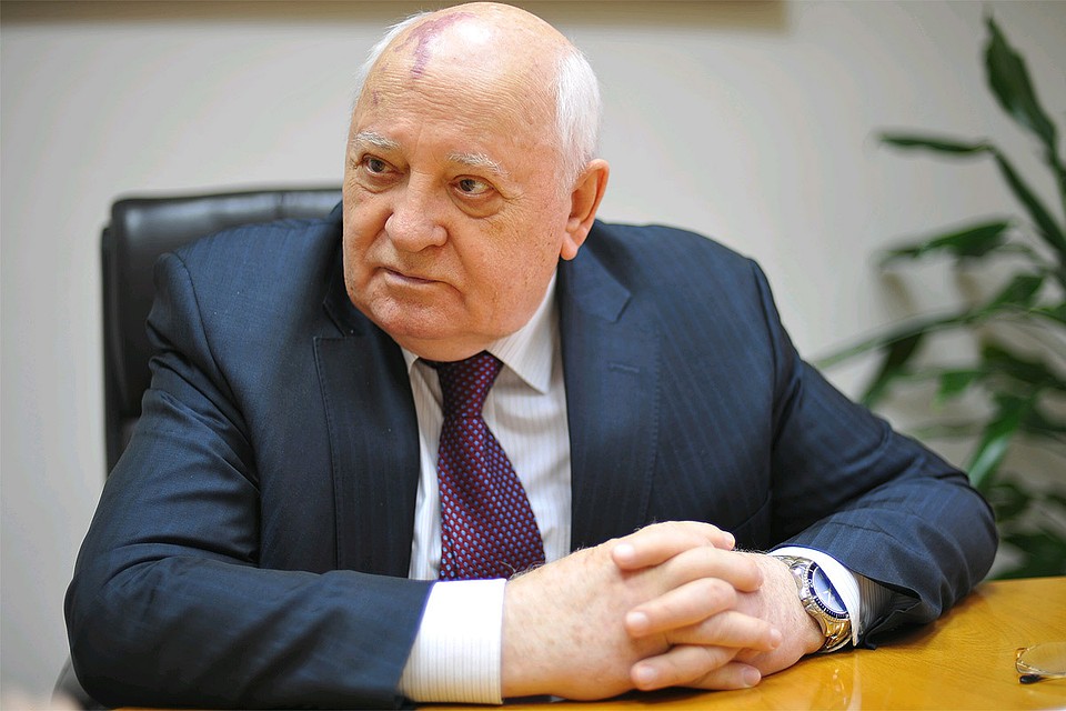 Михаил Горбачев.
