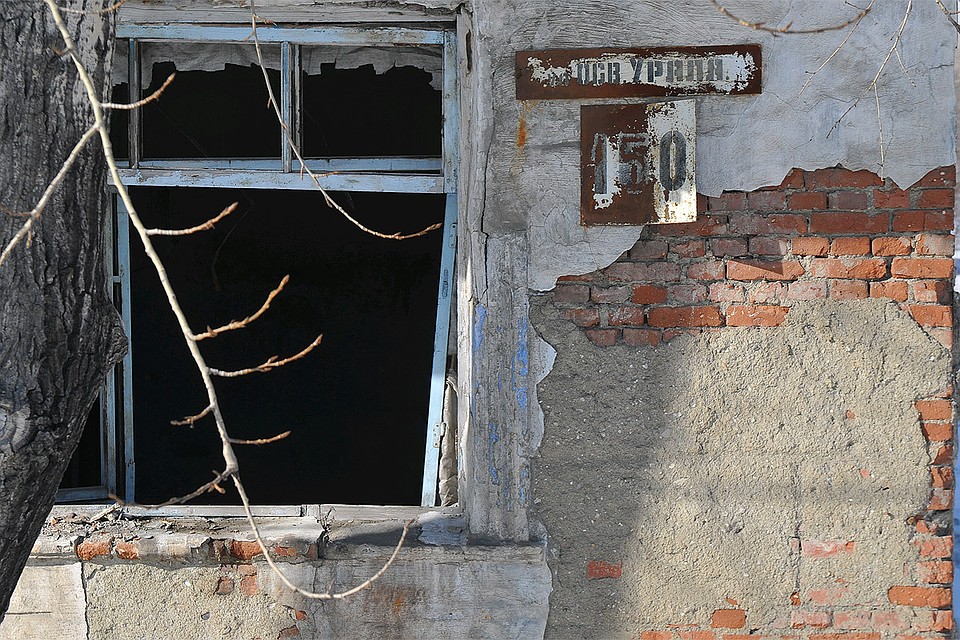 Заброшенный дом в уральском моногороде Карабаш.