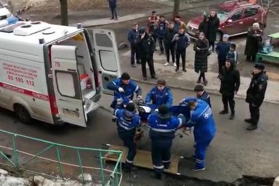 В Липецке мужчина упал с 5 этажа на козырек подъезда
