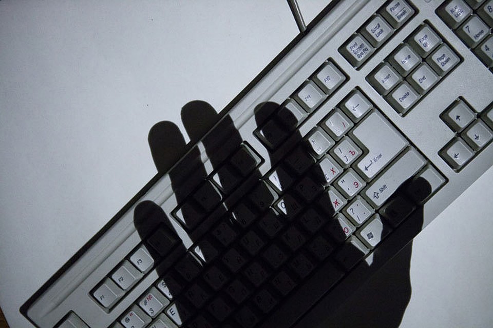 Парень записал видеообращение и выложил его в сеть.