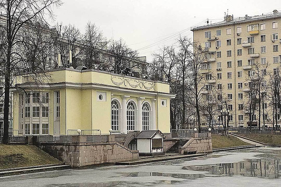 Сейчас павильон закрыт. Ремонт идет внутри.