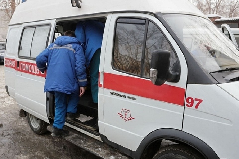 На места аварии работали полицейские и медики