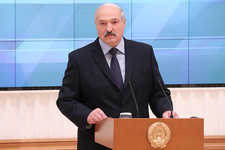 Президент принял с докладом министра внутренних дел Юрия Караева. Фото: belta.by
