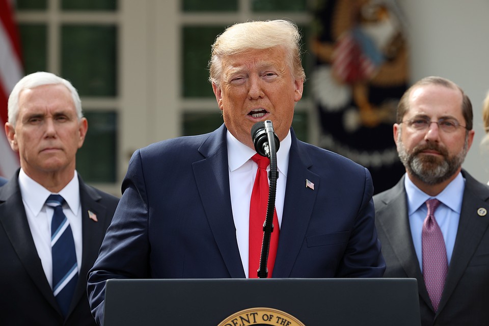 Дональд Трамп объявил о введении в США режима ЧС.